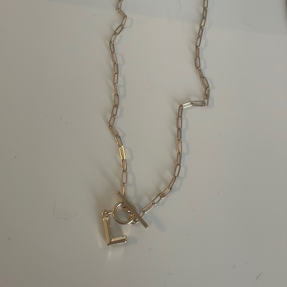 L necklace - Picture 2 of 3
